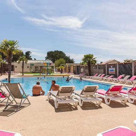 Camping Sunissim Le Chaponnet By Locatour Brem-Sur-Mer