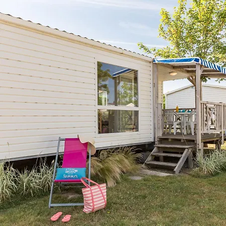 Campeggio Camping Sunissim Le Chaponnet By Locatour Brem-Sur-Mer